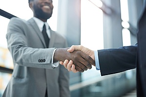 a Fairfax, VA immigration attorney shaking hands with a client looking to pursue an EB-3 visa