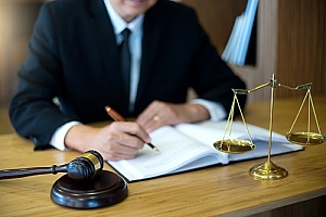 an immigration attorney helping an individual apply for an L-2 visa