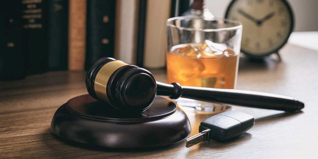 Gavel, drink and keys representing Virginia DUI penalties in 2021